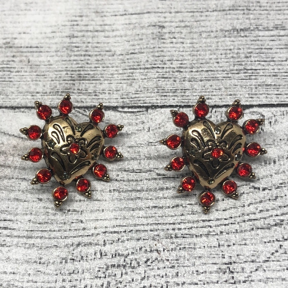 𝅺Betsey Johnson Rhinestone Heart Romantic Costume Statement Earrings Gold.